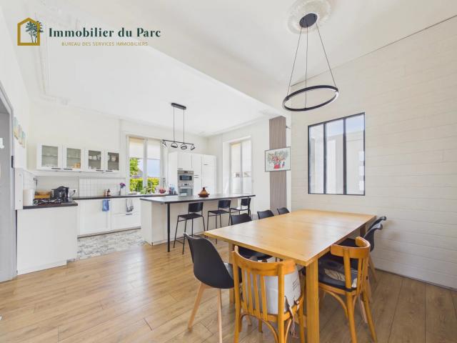 Maison de maître 265 m² avec piscine et terrain 1 200 m² — Offem