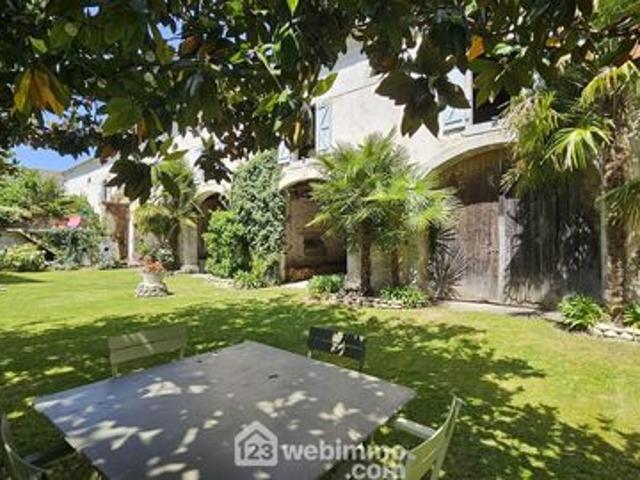 Maison de maître 284m² Nay