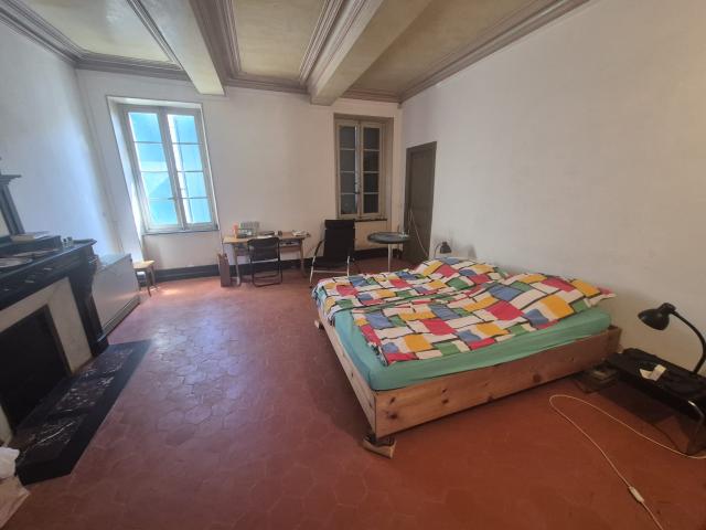 Maison de maître 290 m2 avec 7 chambres, remise et cour Azille