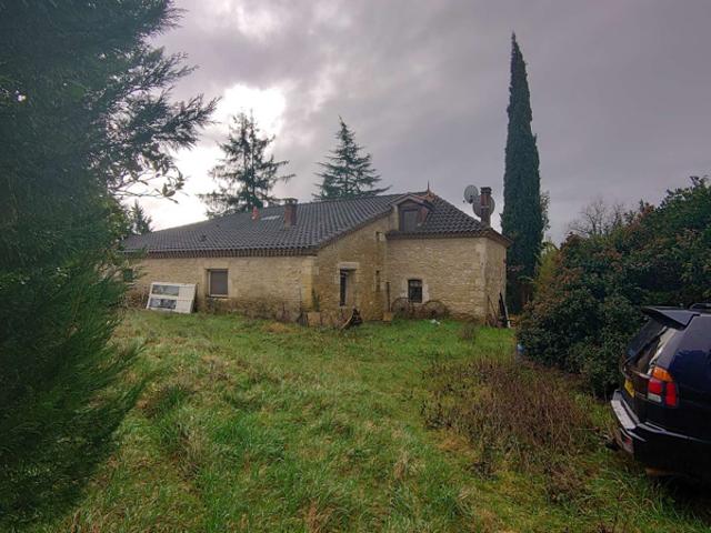 MAISON DE MAITRE 200 m2 ET SA GRANGE EN PIERRE à restaurer s