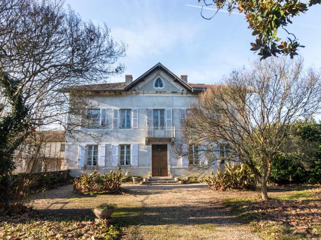 Maison de Maitre 400M²+Dépendances 600M² au calme +Parc 5,6H. 400m² Dax