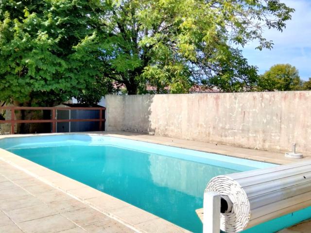 Maison de Maître, 5 Chambres, Piscine, Annexe Indépendante. 170m² Aigre