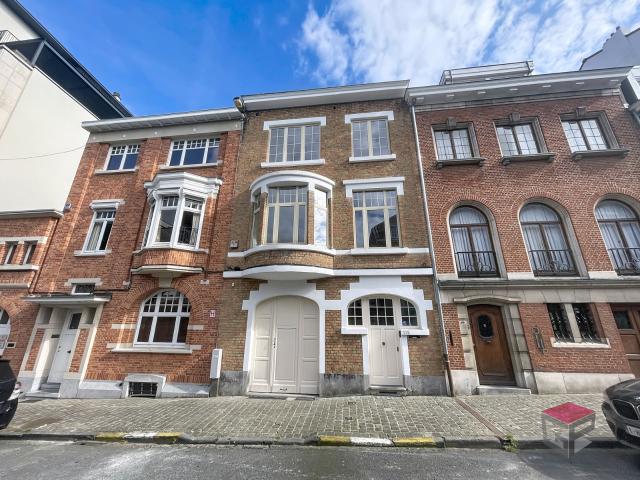 Maison de maitre 5 chambres + terrasse et jardin + garage à 1030 Schaerbeek • Loyer: 3 250 €