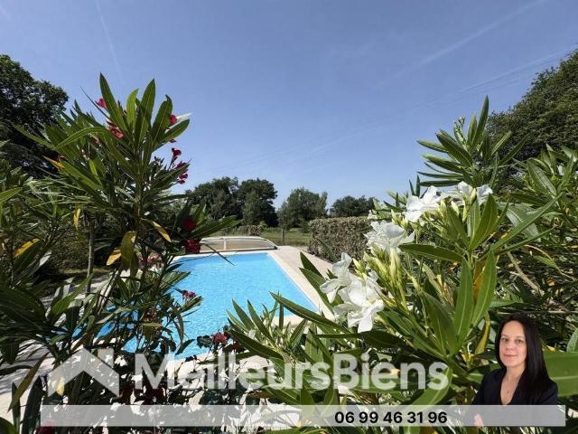 Maison de maître à la campagne avec gîte, jardin et piscine 260m² Montguyon