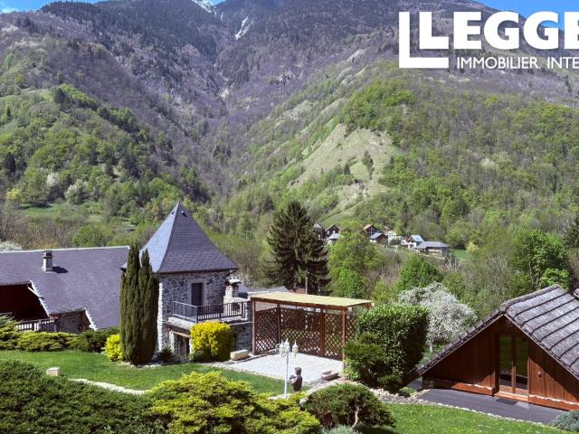 Maison de style château avec vues panoramiques, piscine, jardins paysagers et studio indépendant