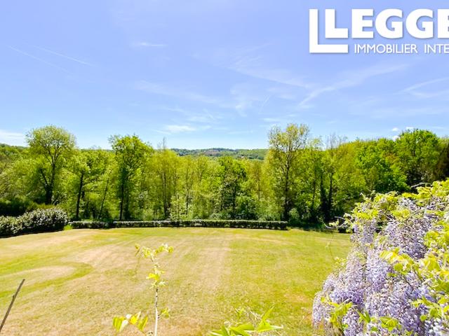 Maison de style Périgourdine avec 3 chambres, située en hauteur avec une vue spectaculaire sur la campagne