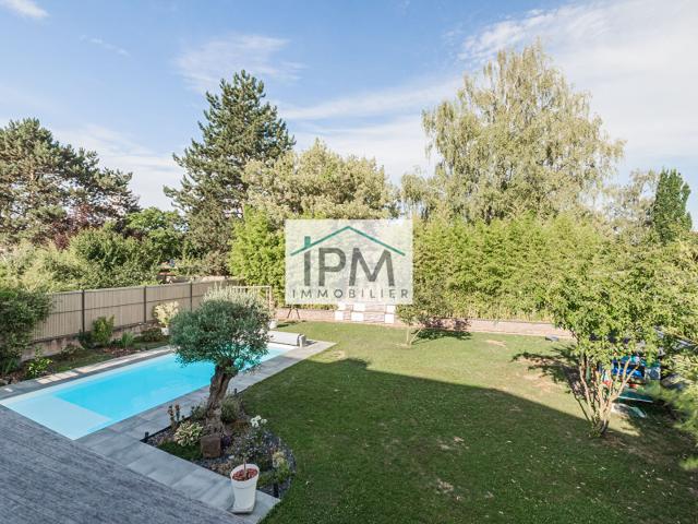 Maison de standing avec piscine, jardin, terrasses et double garage à FEGERSHEIM acheter IPM Immobilier