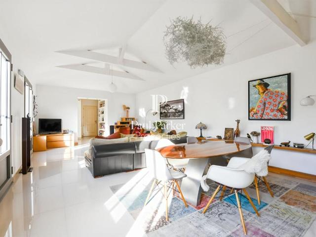Maison de standing avec potentiel de revenus attractif Qua. 245m² Bordeaux