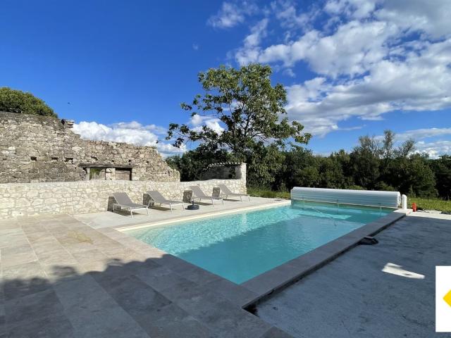 Maison de standing en pierres T5 piscine 230m² Tayrac