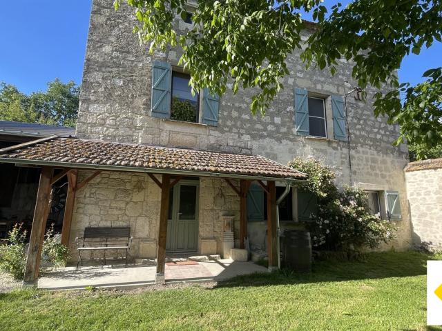 Maison de standing en pierres T5 piscine 230m² Tayrac