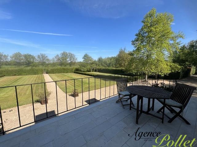 Maison de standing, sous sol, parc arboré,piscine, vue canal 210m² Sancerre