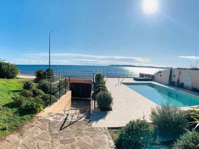 Maison de pêcheurs avec vue mer panoramique et piscine privée à 600m du centre ville de Sainte Maxime