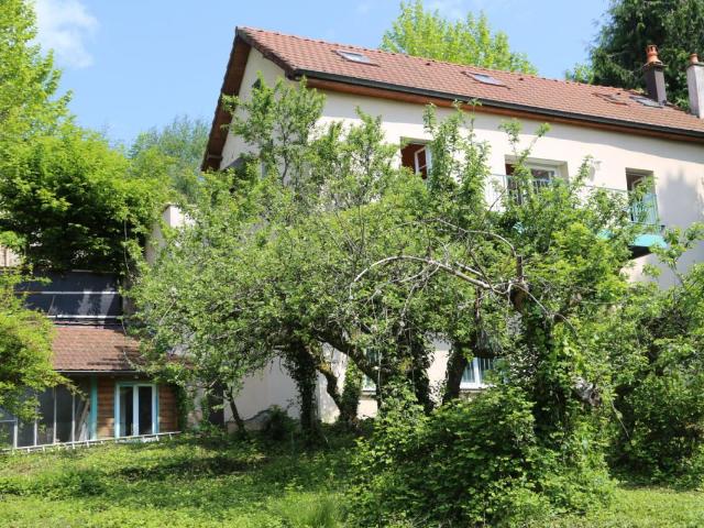 Maison de pierre entre ville et campagne avec vue dégagée 130m² Autun