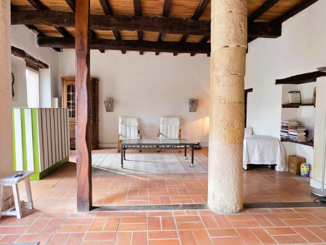 MAISON DE PIERRES RENOVEE DANS VILLAGE DE CHARME