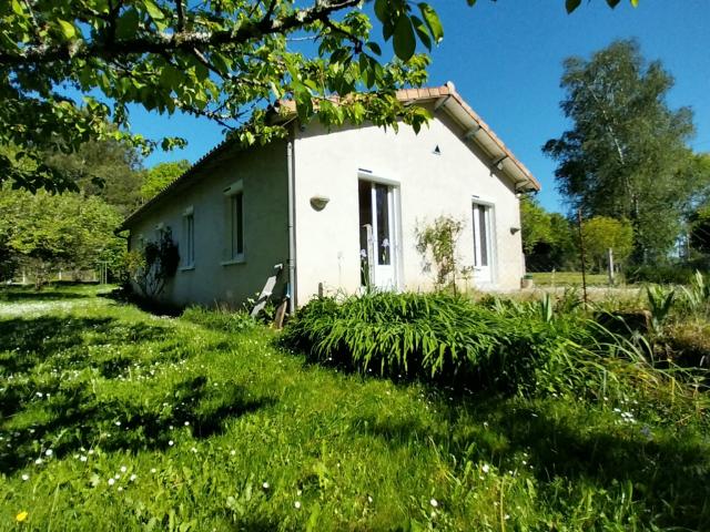 Maison de plain pied 4 chambres avec garage sur environ 1400m2