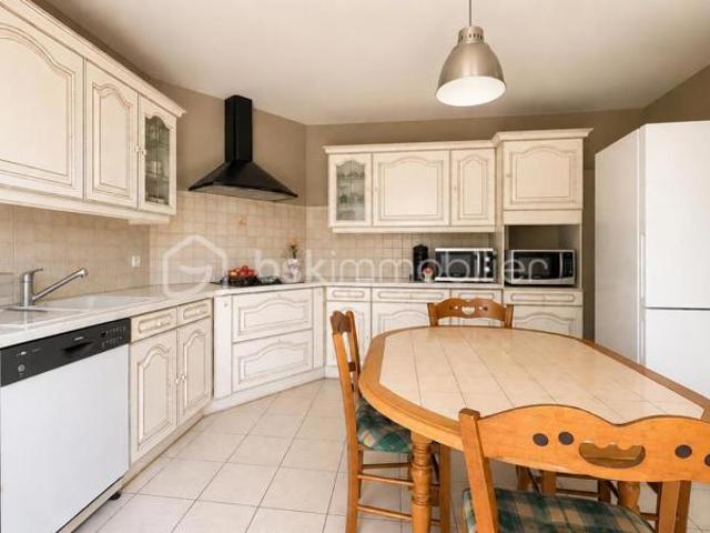? MAISON DE PLAIN PIED 107 m² – 3 CHAMBRES – GARAGE – TERRAIN D’ENVIRON 2 000 m²