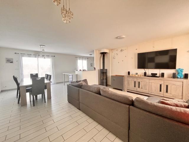 MAISON DE PLAIN PIED – 110 m² – 4 CHAMBRES – TERRAIN DE PLUS DE 4 000 m² – PISCINE LA CHAPELLE DE BRAGNY 71