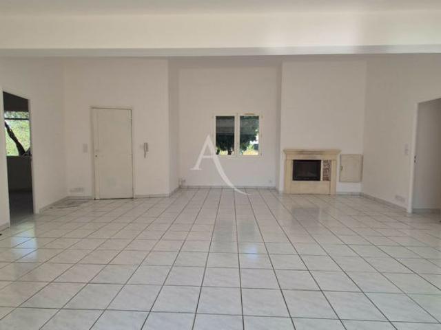 Maison de plain pied 126,62 m² habitables Studio indépendant Piscine Double garage Terrain de 1 229 m² ? Balaruc les Bains