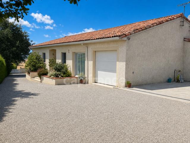 Maison de plain pied 160 m² – 4 chambres, bureau, terrain arboré de 2 500 m²