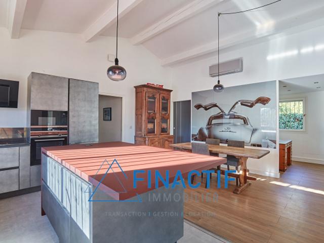 Maison de plain pied 172 m2 + Dépendance 38 m2 Terrain 2000 m2 Piscine Calme
