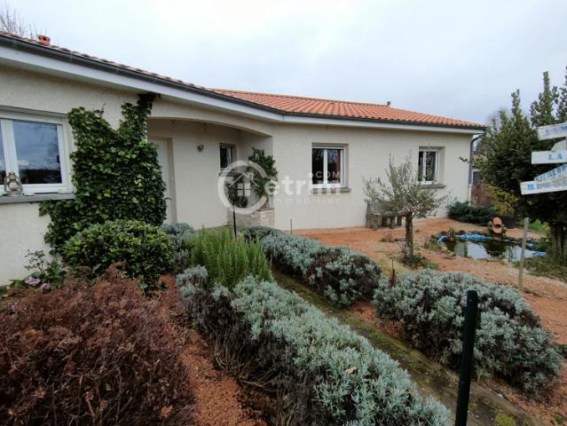 Maison de plain pied 218 m2 avec jardin