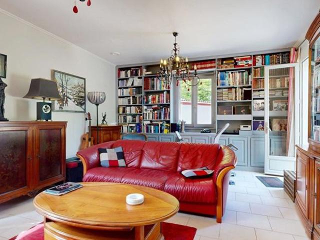 Maison de plain pied 3 chambres avec dépendances dont un garage