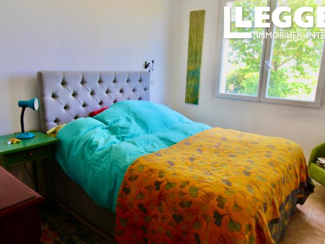 Maison de plain pied, 3 chambres avec jardin et terrain, au calme, à 7 km de Loudun et 18 km de Chinon