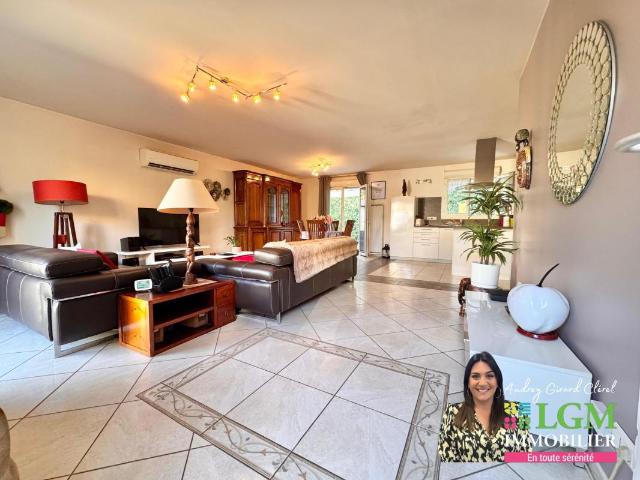 Maison de plain pied, 3 chambres, pas de travaux à prévoir, 630 m² de terrain, garage, au calme, proche du centre ville