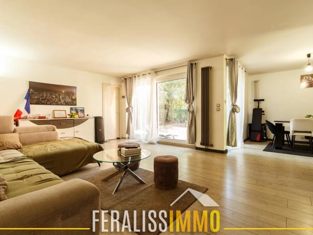 Maison de plain pied 3ch dans résidence sécurisée avec jard