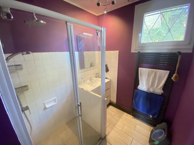 Maison de plain pied T3 de 85 M2 avec diverses dépendances s