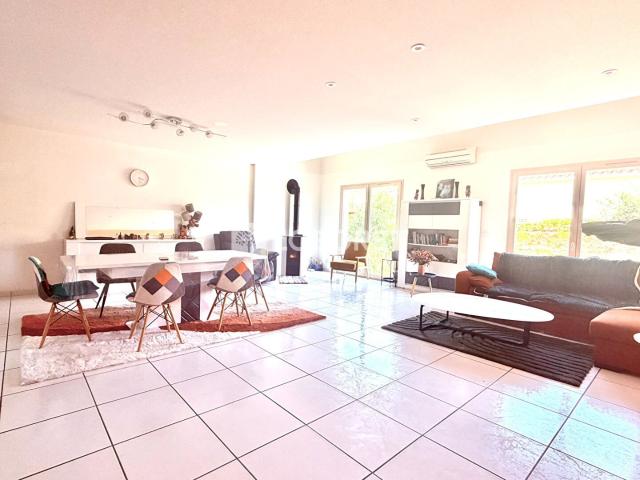 Maison 3 faces, 133m2 sur terrain piscinable 847m2. 299 000 133m² Elne