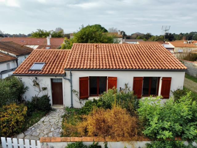 Maison de plain pied à Grand Village Plage,800 mètres de la