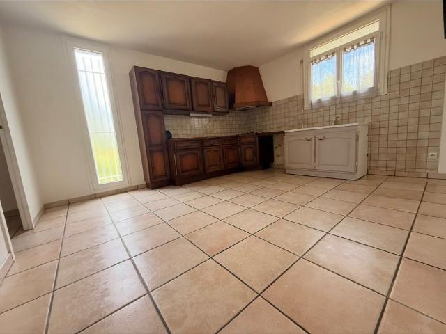 Maison de plain pied A LOUER avec double garage sur Les Martres De Veyre