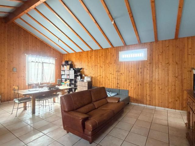 Maison de plain pied A LOUER avec double garage sur Les Martres De Veyre