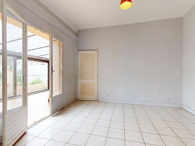 Maison de plain pied à réinventer + garage