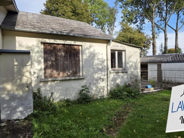 MAISON DE PLAIN PIED A RENOVER AVEC GARAGE ET JARDIN