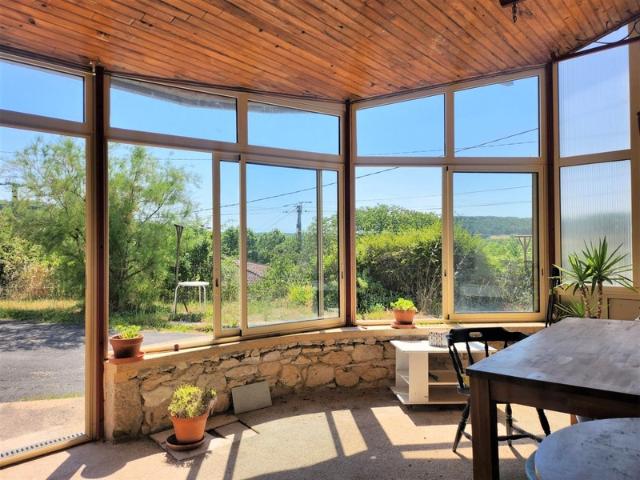 Maison de plain pied à rénover en partie 3 pièces avec jardin et dépendances à MONTAIGU DE QUERCY 82