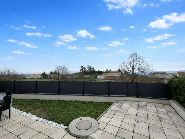Maison de plain pied à vendre à DAVEZIEUX avec jardin et garage