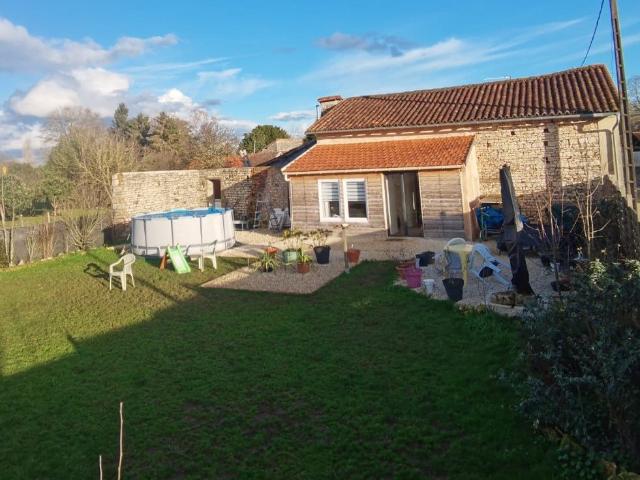 Maison De Plain Pied Ancienne 82m² Chasseneuil sur Bonnieure