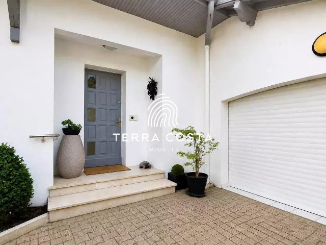 Maison de plain pied au calme. jardin sans vis à vis et prestations de qualité