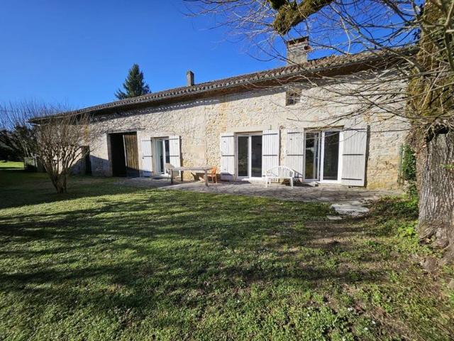 Maison de plain pied au charme intemporel proche de Perigueux