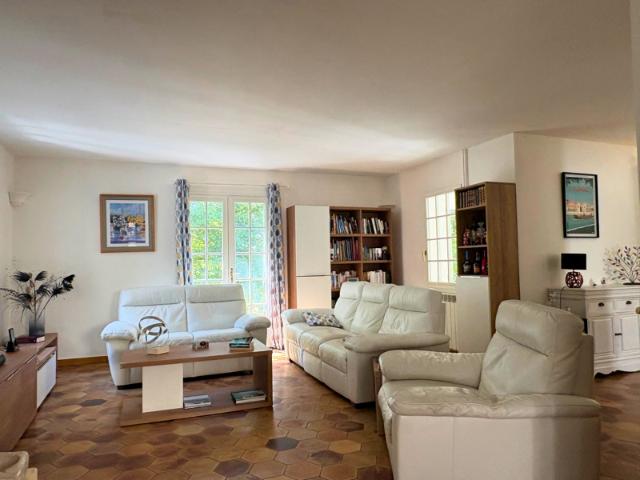 MAISON de plain pied au coeur des bois avec 4 chambres, gara