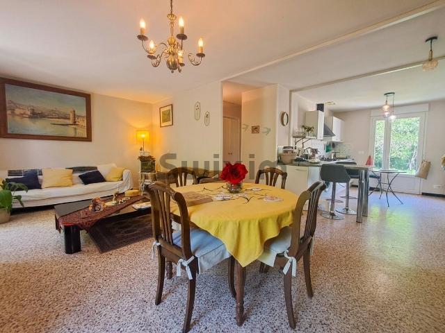 Maison de plain pied avec accès rivière à Villefort