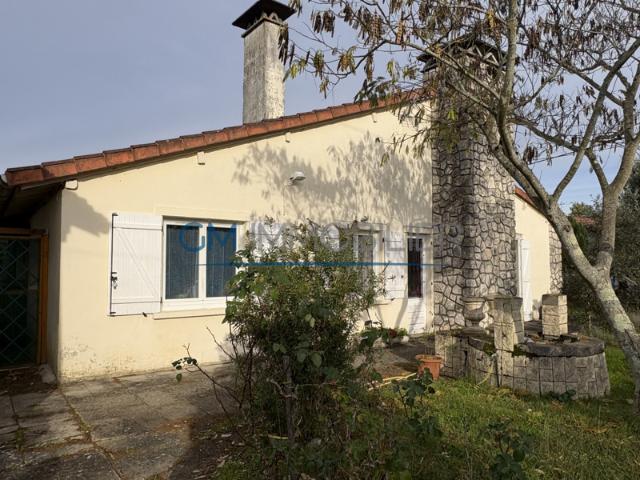 Maison de plain pied avec dépendance et grand jardin Maiso