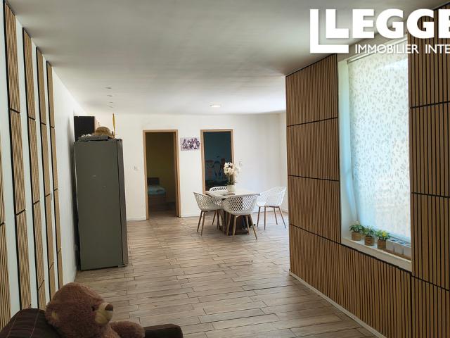 Maison de plain pied avec deux chambres et un studio située dans une ruelle calme à la lisière du village