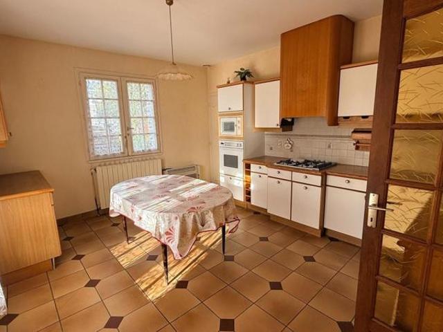 Maison de plain pied avec garage et atelier à Pineuilh