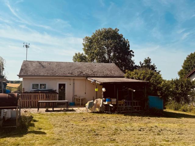 Maison de plain pied avec grand jardin à louer proche de Cor