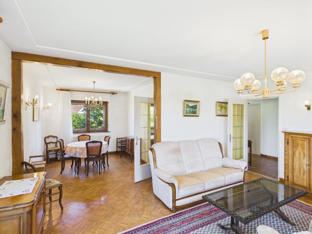 Maison de plain pied avec grand terrain constructible À 1 min de la Suisse