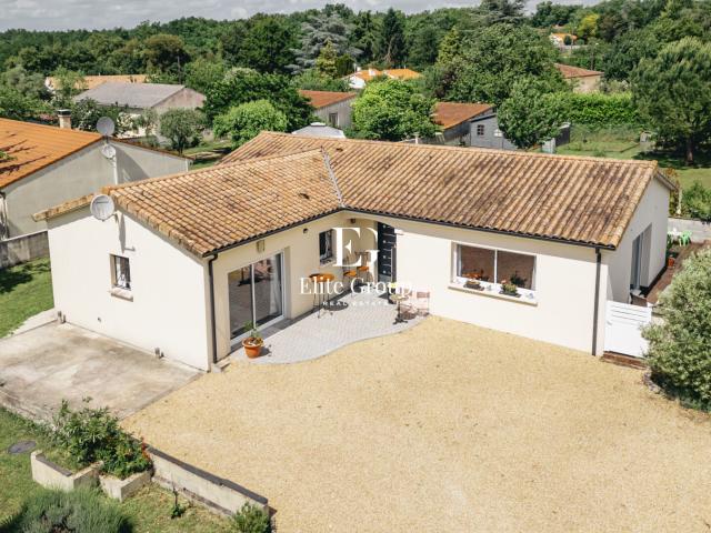 MAISON DE PLAIN PIED AVEC GRAND TERRAIN ARBORE PROCHE ANGOULEME