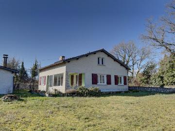 Maison de plain pied avec jardin à proximité du centre bourg
